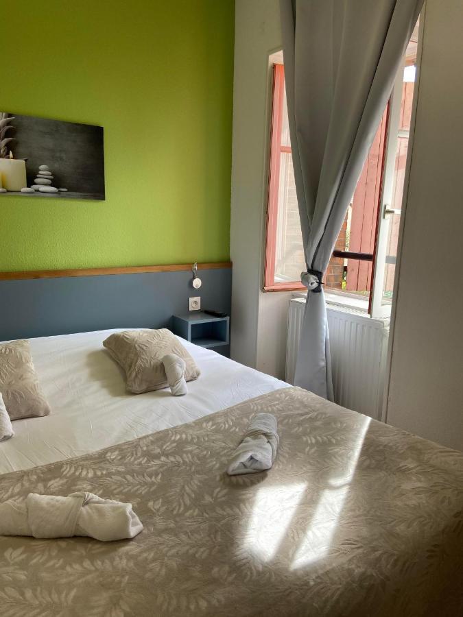 Hotel Du Cerf La Guerche-sur-l'Aubois ภายนอก รูปภาพ