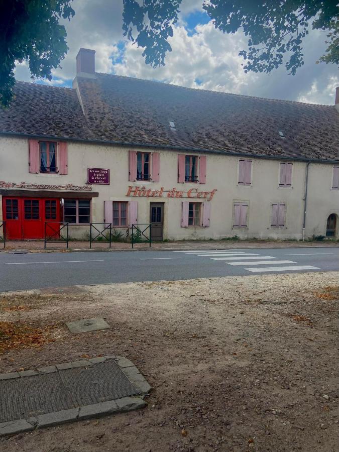 Hotel Du Cerf La Guerche-sur-l'Aubois ภายนอก รูปภาพ