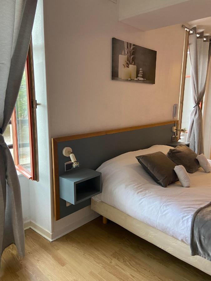 Hotel Du Cerf La Guerche-sur-l'Aubois ภายนอก รูปภาพ