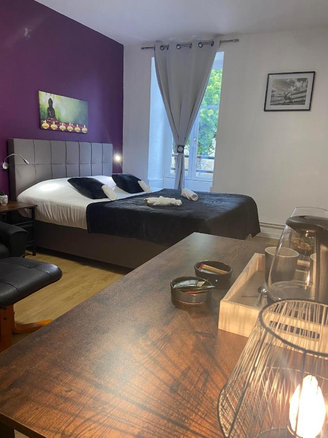 Hotel Du Cerf La Guerche-sur-l'Aubois ภายนอก รูปภาพ